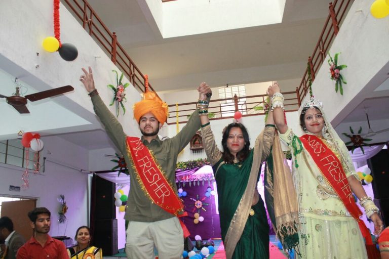 कपासन आरएनटी कॉलेज के छात्रों ने बताई पद्मावती और राणा रतन सिंह की आन-बान और शान ( PHOTO )