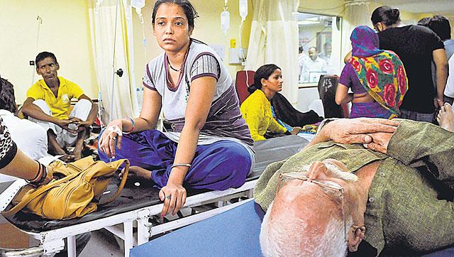 सरकार और डॉक्टरों के बिच बेहाल है जनता