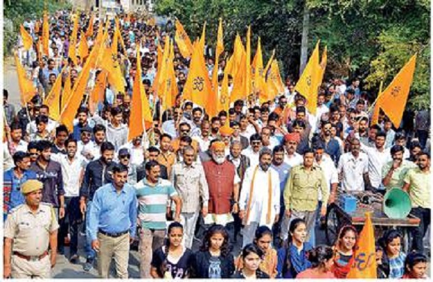 राजसमन्द में सर्व समाज के साथ मंत्री किरण माहेश्वरी आई धरना प्रदर्शन में .