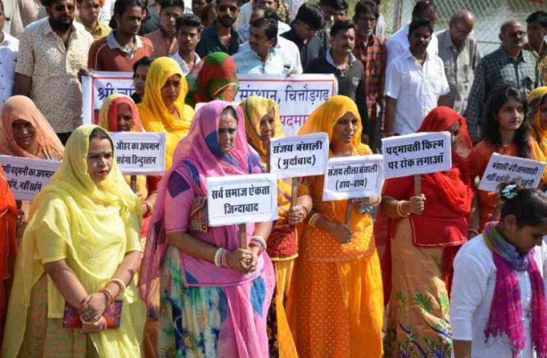 मसाला फिल्म पद्मावती के बहाने मेवाड़ के इतिहास के साथ खिलवाड़ बर्दाश्त नहीं किया जाएगा ( देखिये वीडियो )