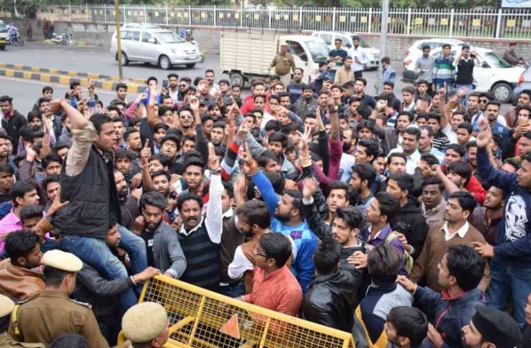 “राहत” की लापरवाही से हुई मासूम की मौत के बाद इलाज माफियाओं के प्रति बढ़ रहा है शहर वासियों का गुस्सा