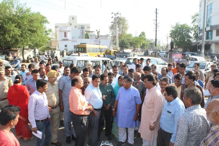 चुनाव के पहले गृहमंत्री निकले जनता का दर्द सुनने – झेलना पड रहा है जनता का आक्रोश