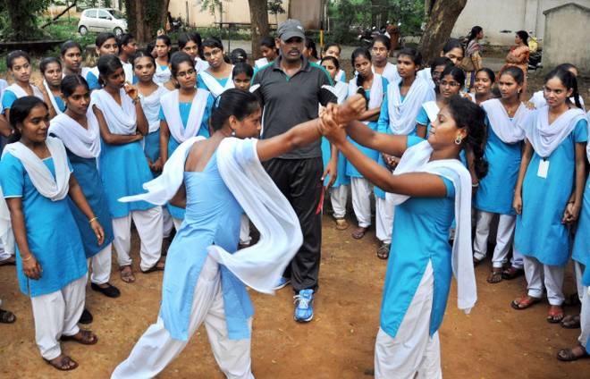 बालिकाओं को अपराध से लड़ने के लिए तैयार किया जायेगा .