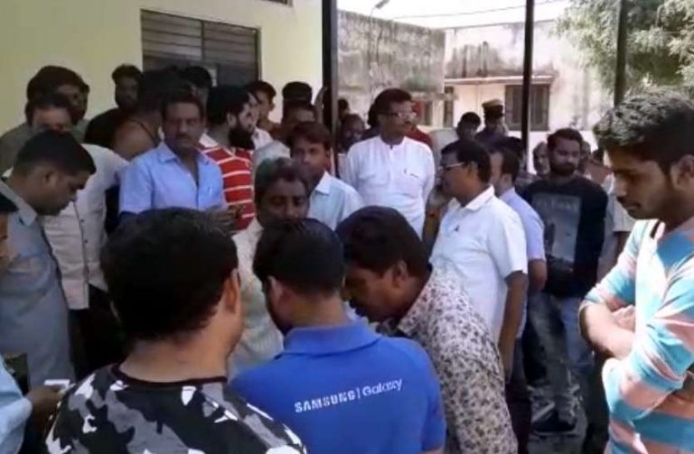 दर्दनाक हादसा: एक दूसरे को बचाने के चक्कर में 3 बच्चों की मौत,