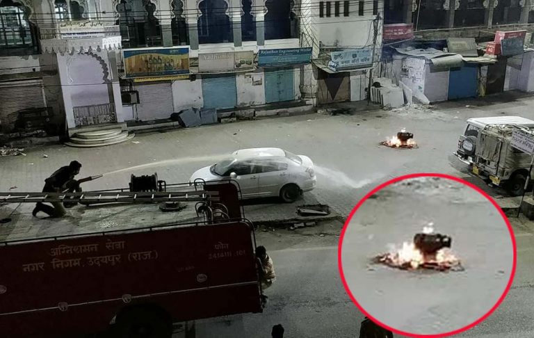 शांत उदयपुर में ज़हर घोलने की नाकाम कोशिश – असमाजिक तत्वों ने तड़के मस्जिद के निचे जलता हुआ सिलेंडर फैका।