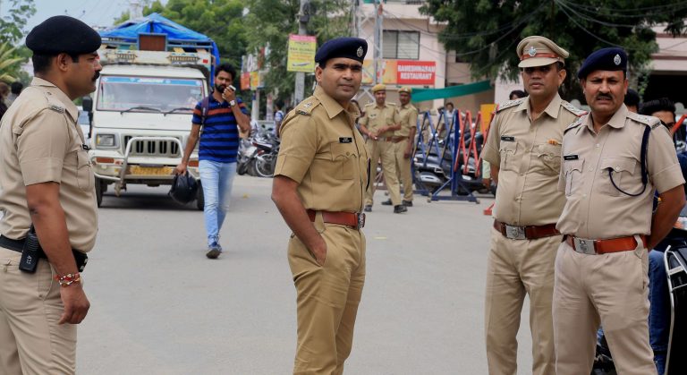 पुलिस के सामने भाजयुमो करती रही नारेबाजी, मायूूस हुई एनएसयुआई, बेबस रहे निर्दलीय के समर्थक – सत्ता का सुख का फायदा मिला गुट विशेष को।