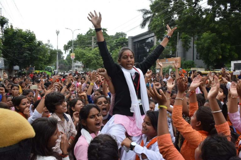 छात्रसंघ चुनाव बना वर्चस्व की लड़ाई, हिमांषु जीता तो लहराएगा भाजयुमो का परचम, सुखदेव जीता तो फिर छाएगी टीम एमडीएस, एनएसयुआई रहेगी तीसरे पायदान पर।