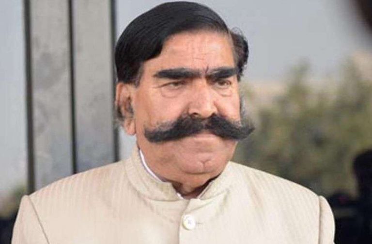 प्रधानाचार्य को दादागिरी से दी निलंबन की धमकी – पेंशन सीज़ करवा दूंगा।